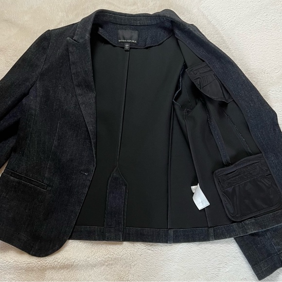 50% Off Banana Republic Denim Blazer ONLY WORN ONCE - Picture 3 of 6